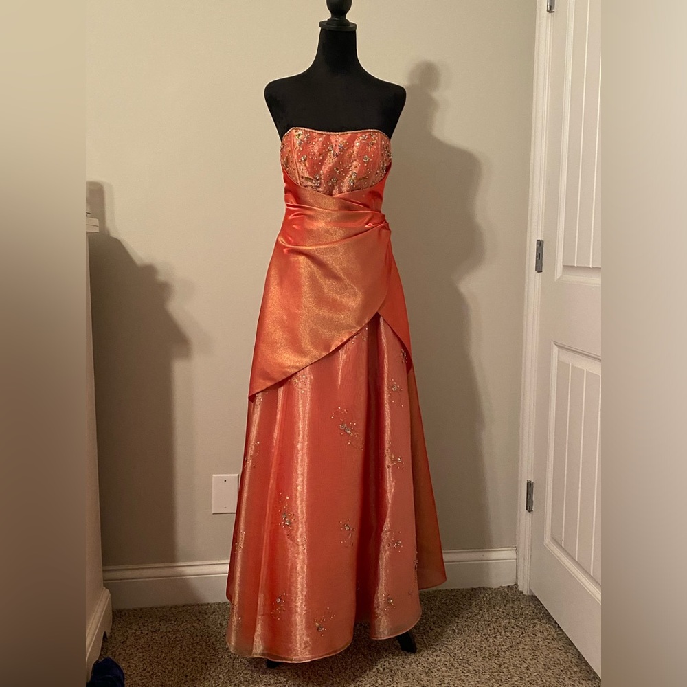 Cute Strapless coral/orange dress from the early 00’s
